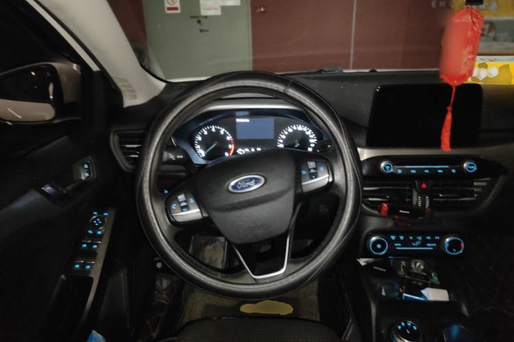 Used Ford Focus 2020 Sedan EcoBoost 180 Automatic Trend Edition Steering Wheel