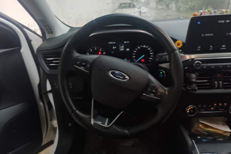 Used Ford Focus 2020 Sedan EcoBoost 180 Automatic Trend Edition Steering Wheel