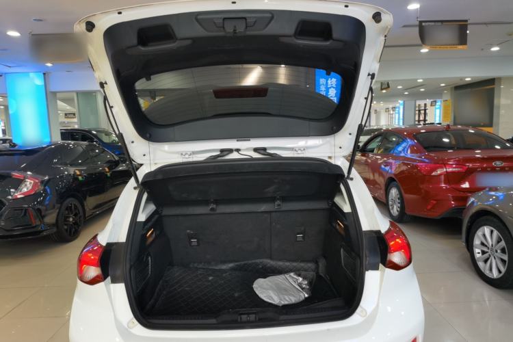 Used Ford Focus 2020 Hatchback EcoBoost 180 Automatic Trend Edition Trunk