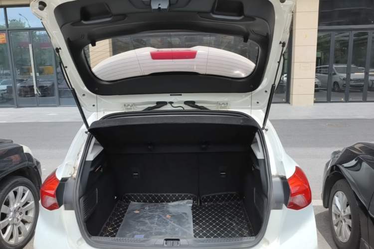 Used Ford Focus 2020 Hatchback EcoBoost 180 Automatic Trend Edition Trunk
