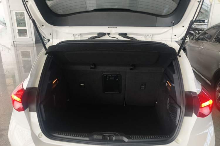 Used Ford Focus 2020 Hatchback EcoBoost 180 Automatic ST Line Trunk
