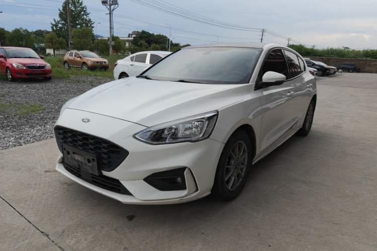 Used Ford Focus 2020 Hatchback EcoBoost 180 Automatic Trend Edition Guazi used car, China used car export, Used car for sale, Used Ford cars, Cheapest cars for sale