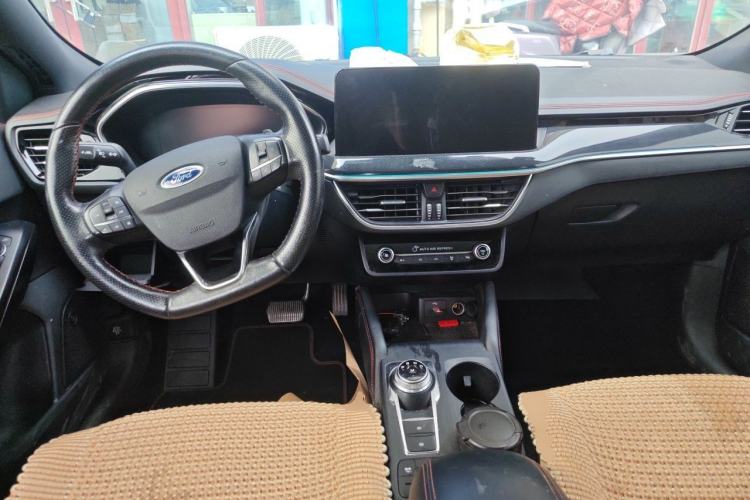 Used Ford Focus 2021 Sedan EcoBoost 180 Automatic ST Line Center Console