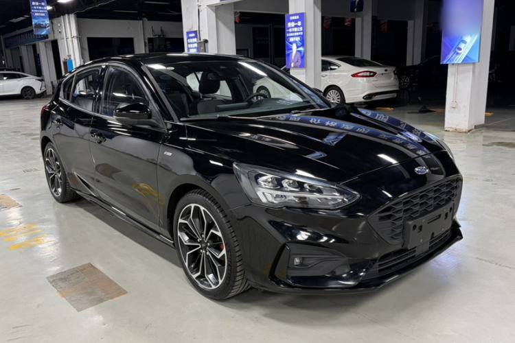 Used Ford Focus 2021 Hatchback EcoBoost 180 Automatic ST Line Exterior 2