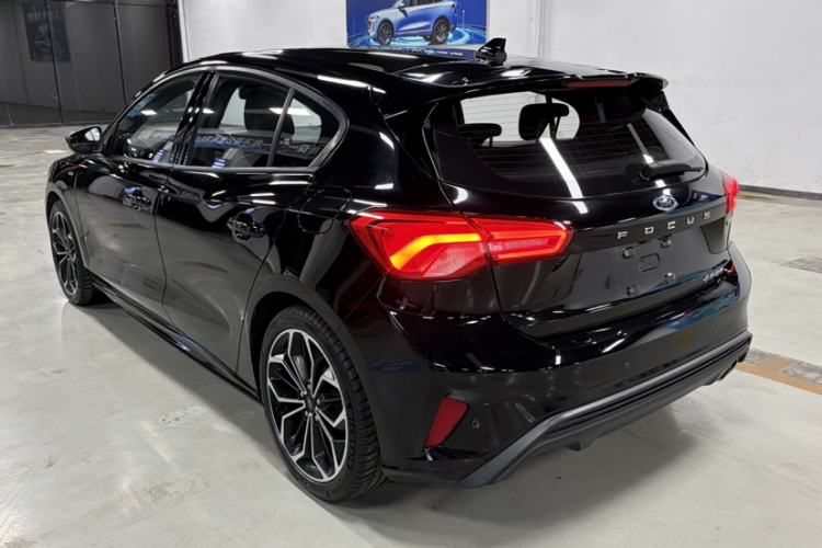 Used Ford Focus 2021 Hatchback EcoBoost 180 Automatic ST Line Exterior 3