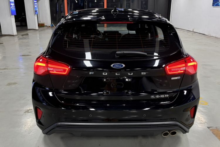 Used Ford Focus 2021 Hatchback EcoBoost 180 Automatic ST Line Exterior 4