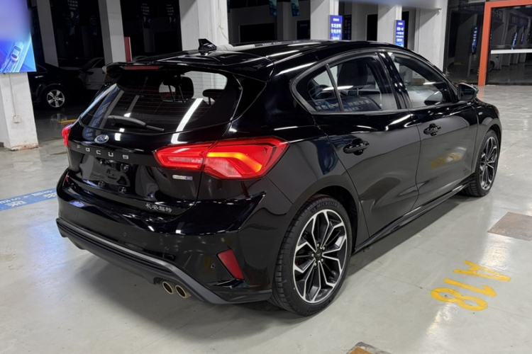 Used Ford Focus 2021 Hatchback EcoBoost 180 Automatic ST Line Exterior 5