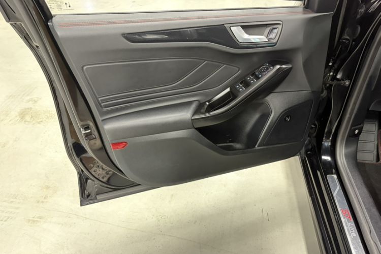 Used Ford Focus 2021 Hatchback EcoBoost 180 Automatic ST Line Interior 2