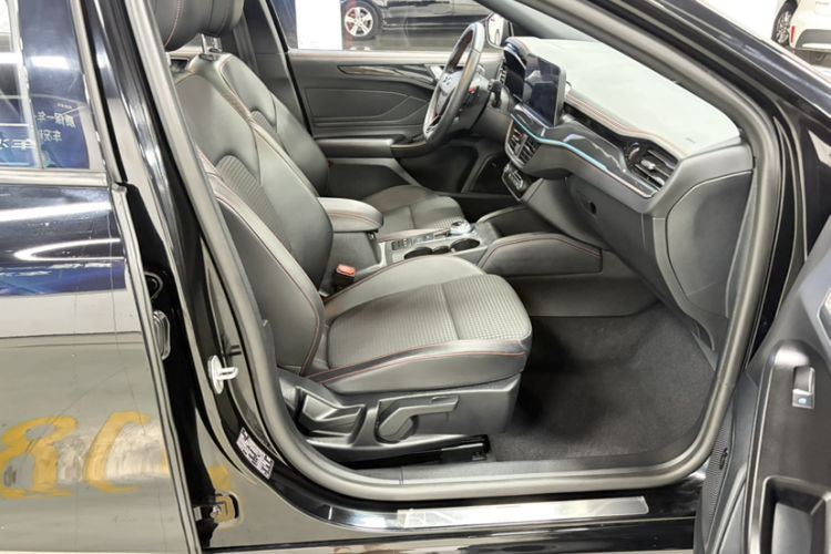 Used Ford Focus 2021 Hatchback EcoBoost 180 Automatic ST Line Interior 6