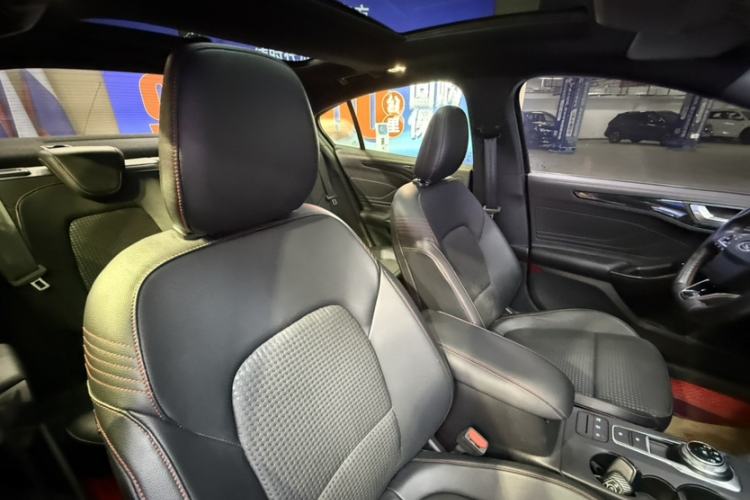 Used Ford Focus 2021 Sedan EcoBoost 180 Automatic ST Line Interior 7