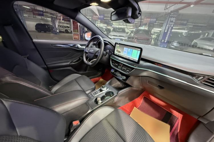 Used Ford Focus 2021 Sedan EcoBoost 180 Automatic ST Line Interior 8