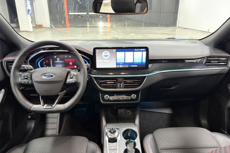Used Ford Focus 2021 Hatchback EcoBoost 180 Automatic ST Line Interior 9