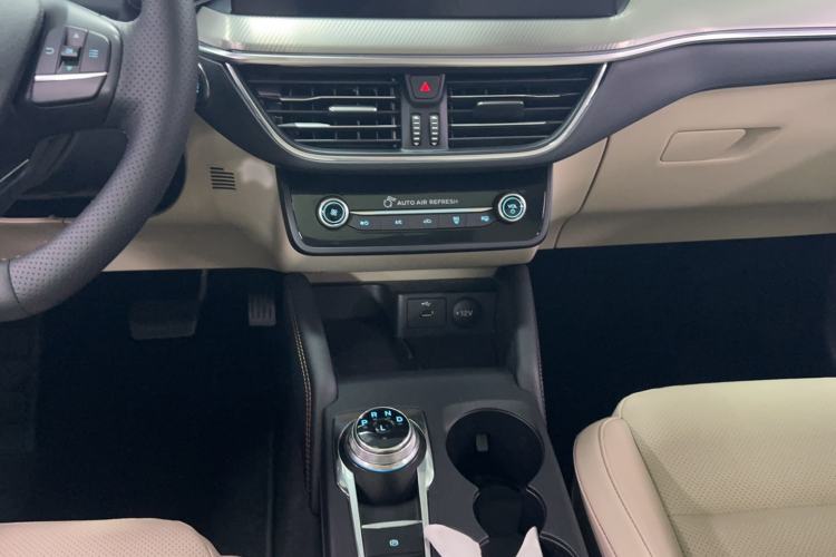 Used Ford Focus 2021 Sedan EcoBoost 180 Automatic Trendy Model Audio And AC Panel