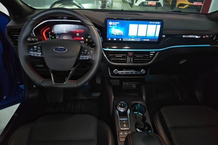 Used Ford Focus 2021 Sedan EcoBoost 180 Automatic ST Line Center Console