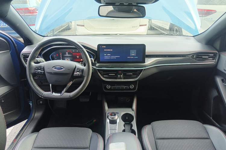 Used Ford Focus 2021 Sedan EcoBoost 180 Automatic ST Line Center Console
