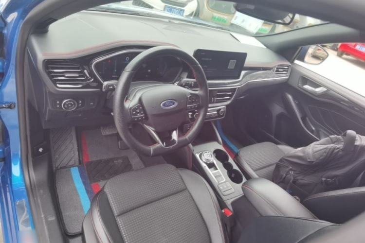 Used Ford Focus 2021 Sedan EcoBoost 180 Automatic ST Line Center Console