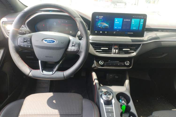 Used Ford Focus 2021 Hatchback EcoBoost 180 Automatic ST Line Center Console