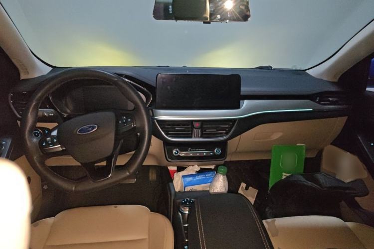 Used Ford Focus 2021 Sedan EcoBoost 180 Automatic Trendy Model Center Console