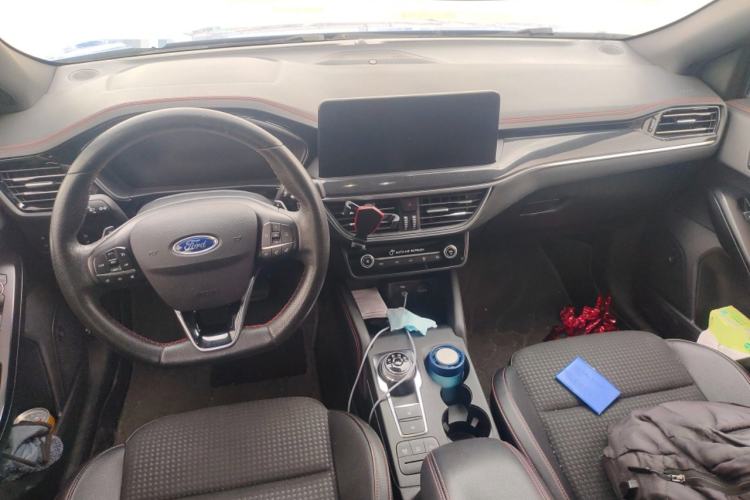 Used Ford Focus 2021 Sedan EcoBoost 180 Automatic ST Line Center Console