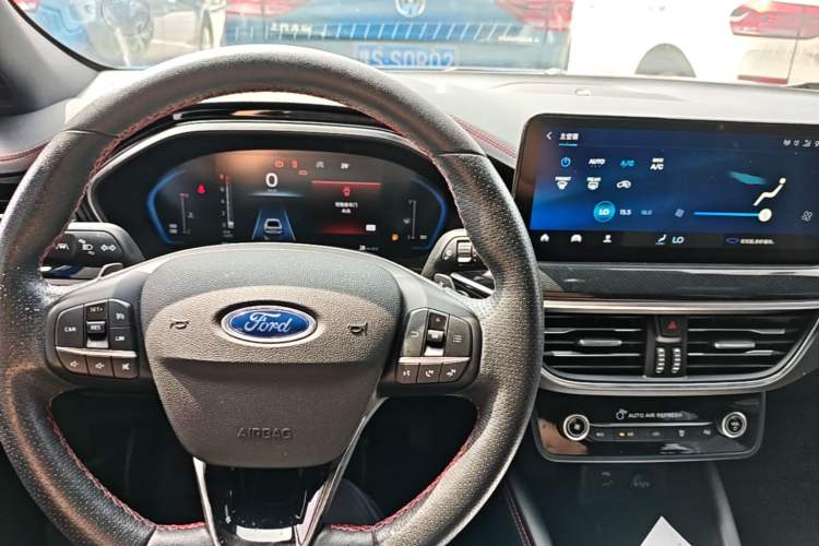Used Ford Focus 2021 Sedan EcoBoost 180 Automatic ST Line Center Console