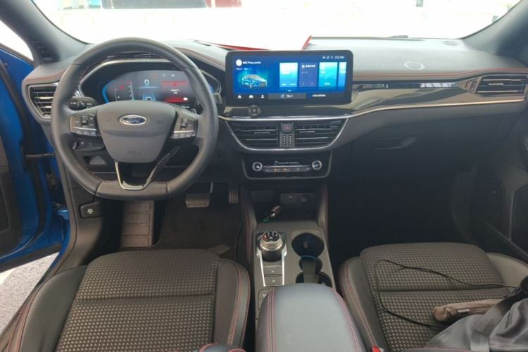 Used Ford Focus 2021 Sedan EcoBoost 180 Automatic ST Line Center Console