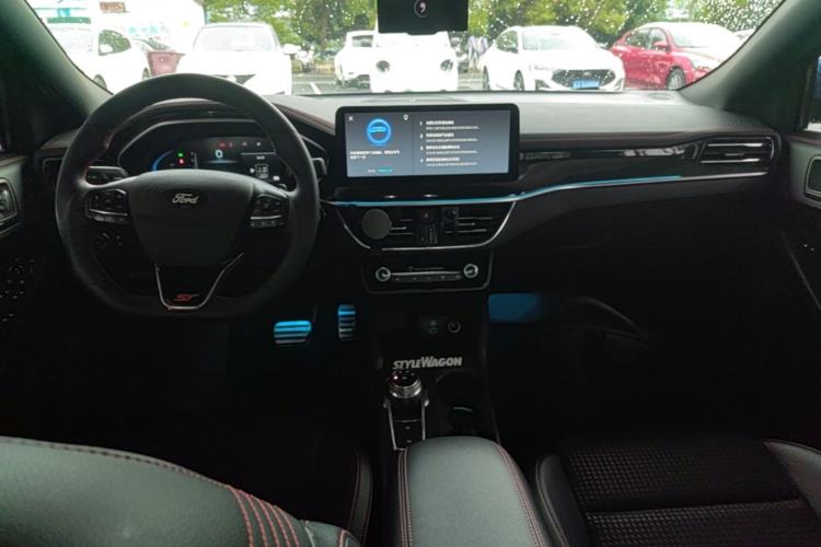 Used Ford Focus 2021 Sedan EcoBoost 180 Automatic ST Line Center Console