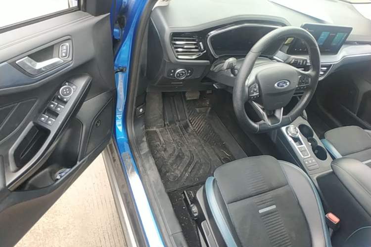 Used Ford Focus 2021 EcoBoost 180 Automatic Hunter Edition Driver Seat