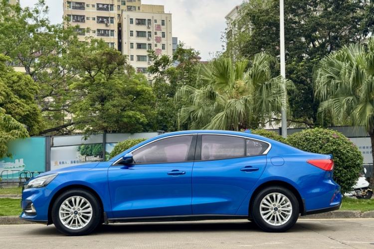 Used Ford Focus 2021 Sedan EcoBoost 180 Automatic Trendy Model Exterior 2
