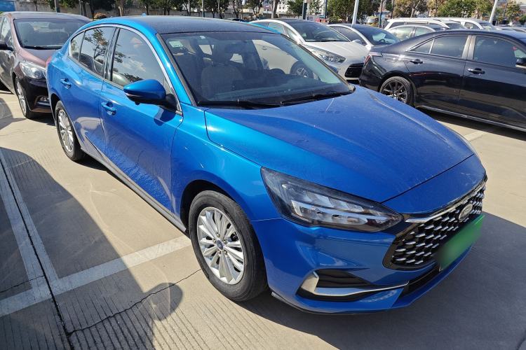 Used Ford Focus 2021 Sedan EcoBoost 180 Automatic Trendy Model Exterior 2