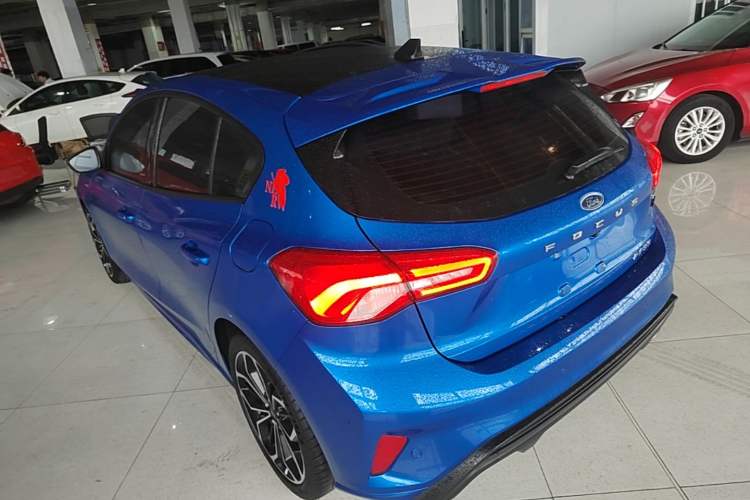 Used Ford Focus 2021 Hatchback EcoBoost 180 Automatic ST Line Exterior 2