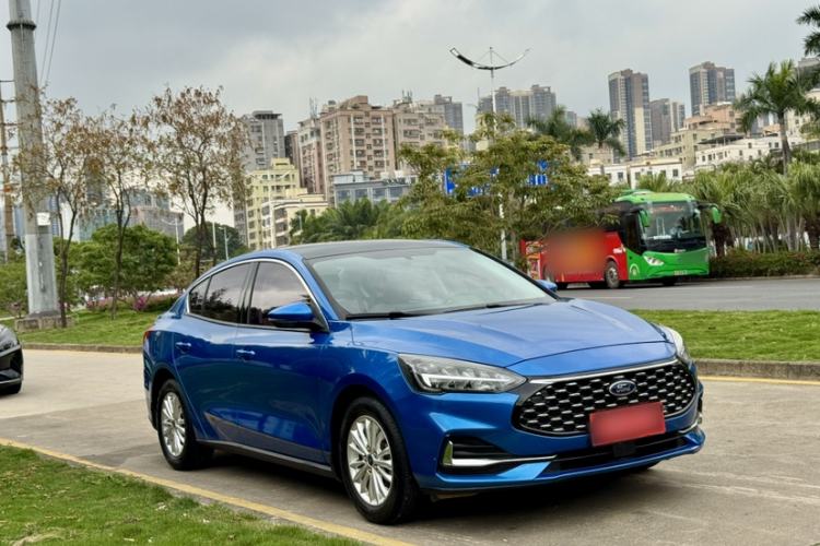 Used Ford Focus 2021 Sedan EcoBoost 180 Automatic Trendy Model Exterior 3
