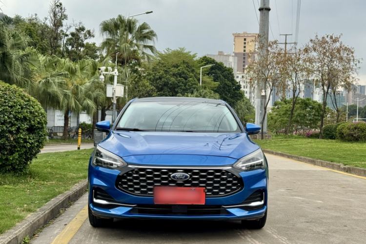 Used Ford Focus 2021 Sedan EcoBoost 180 Automatic Trendy Model Exterior 6