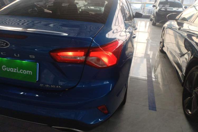 Used Ford Focus 2021 Sedan 1.5L Automatic Sharp Edition Exterior 6
