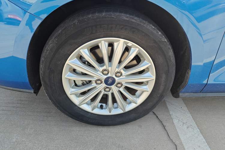 Used Ford Focus 2021 Sedan EcoBoost 180 Automatic Trendy Model Exterior 7