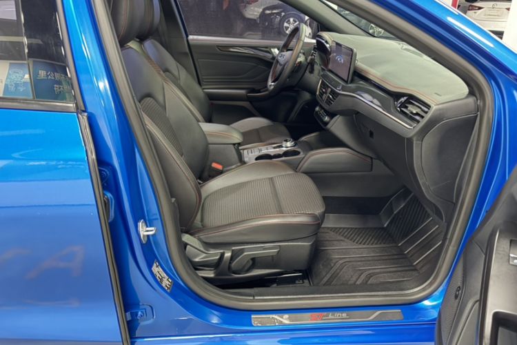 Used Ford Focus 2021 Sedan EcoBoost 180 Automatic ST Line Interior 1