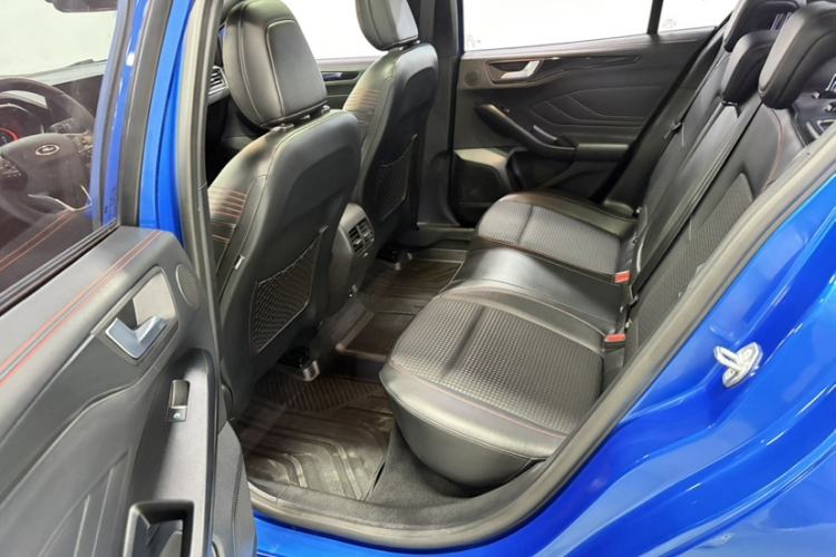 Used Ford Focus 2021 Sedan EcoBoost 180 Automatic ST Line Interior 4