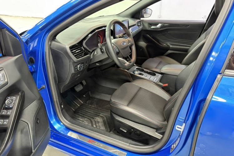 Used Ford Focus 2021 Sedan EcoBoost 180 Automatic ST Line Interior 6