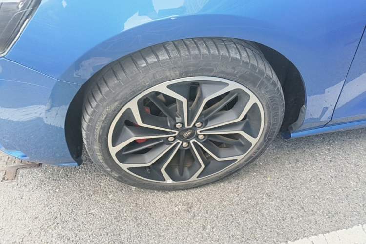 Used Ford Focus 2021 Sedan EcoBoost 180 Automatic ST Line Left Front Wheel Hub