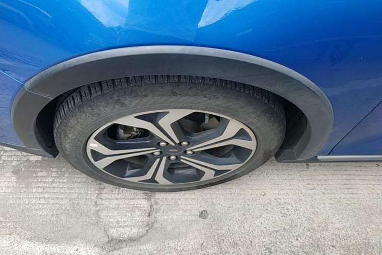 Used Ford Focus 2021 EcoBoost 180 Automatic Hunter Edition Left Front Wheel Hub