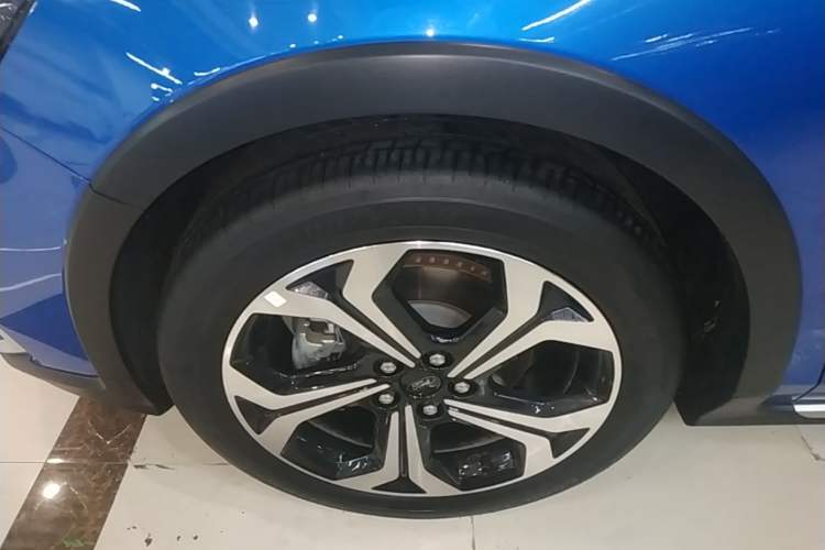 Used Ford Focus 2021 EcoBoost 180 Automatic Hunter Edition Left Front Wheel Hub