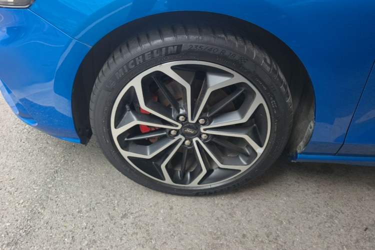 Used Ford Focus 2021 Sedan EcoBoost 180 Automatic ST Line Left Front Wheel Hub