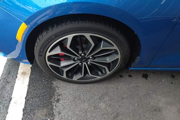 Used Ford Focus 2021 Sedan EcoBoost 180 Automatic ST Line Left Front Wheel Hub