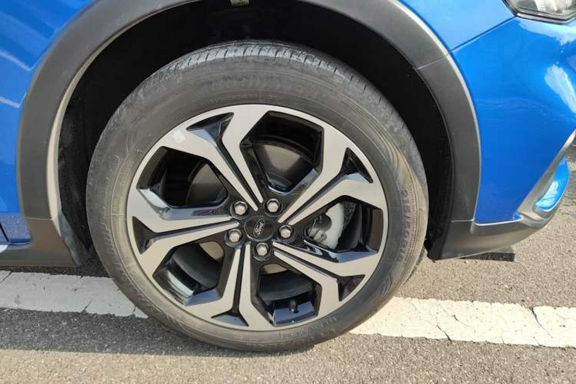 Used Ford Focus 2021 EcoBoost 180 Automatic Hunter Edition Right Front Wheel Hub