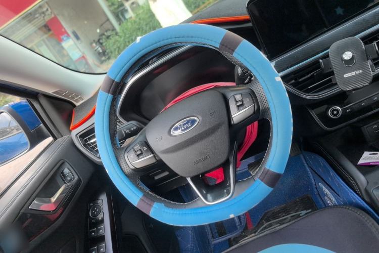 Used Ford Focus 2021 Hatchback EcoBoost 180 Automatic Titanium Edition Steering Wheel