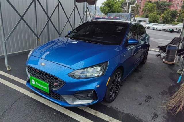 Ojetý Ford Focus 2021 Sedan EcoBoost 180 Automatic ST Line