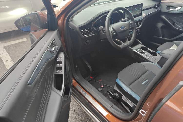 Used Ford Focus 2021 EcoBoost 180 Automatic Hunter Edition Driver Seat
