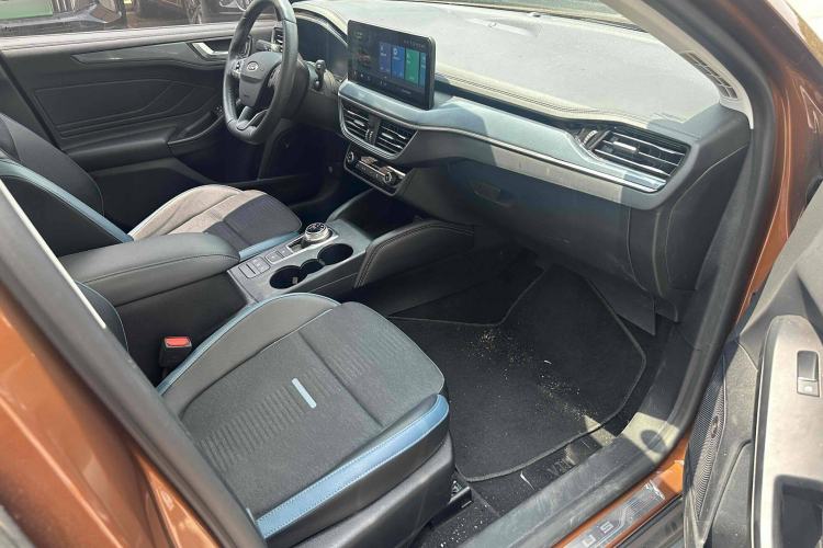 Used Ford Focus 2021 EcoBoost 180 Automatic Hunter Edition Interior 6