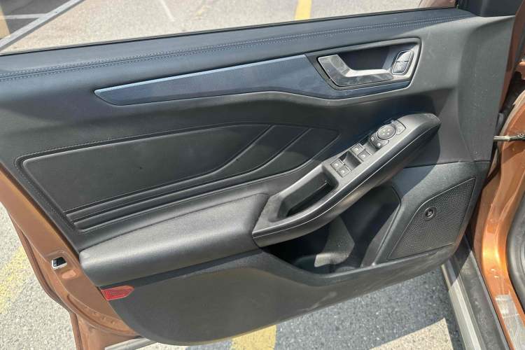 Used Ford Focus 2021 EcoBoost 180 Automatic Hunter Edition Interior 7