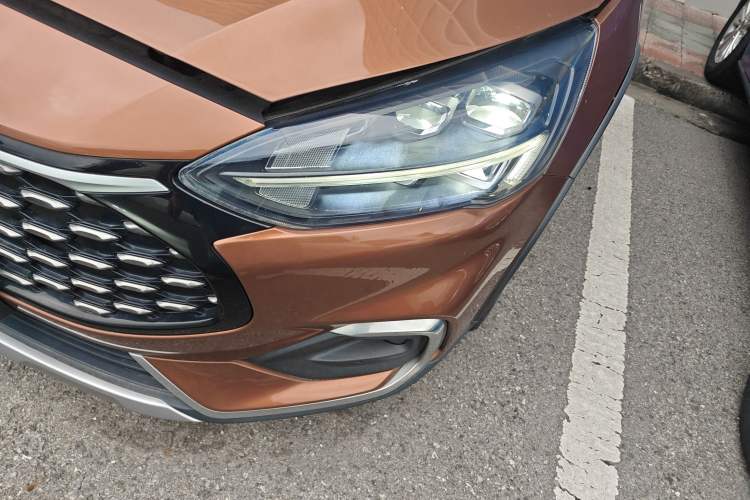 Used Ford Focus 2021 EcoBoost 180 Automatic Hunter Edition Left Front Headlight