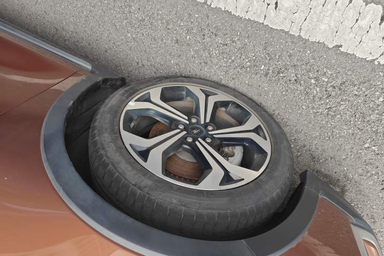 Used Ford Focus 2021 EcoBoost 180 Automatic Hunter Edition Left Front Wheel Hub
